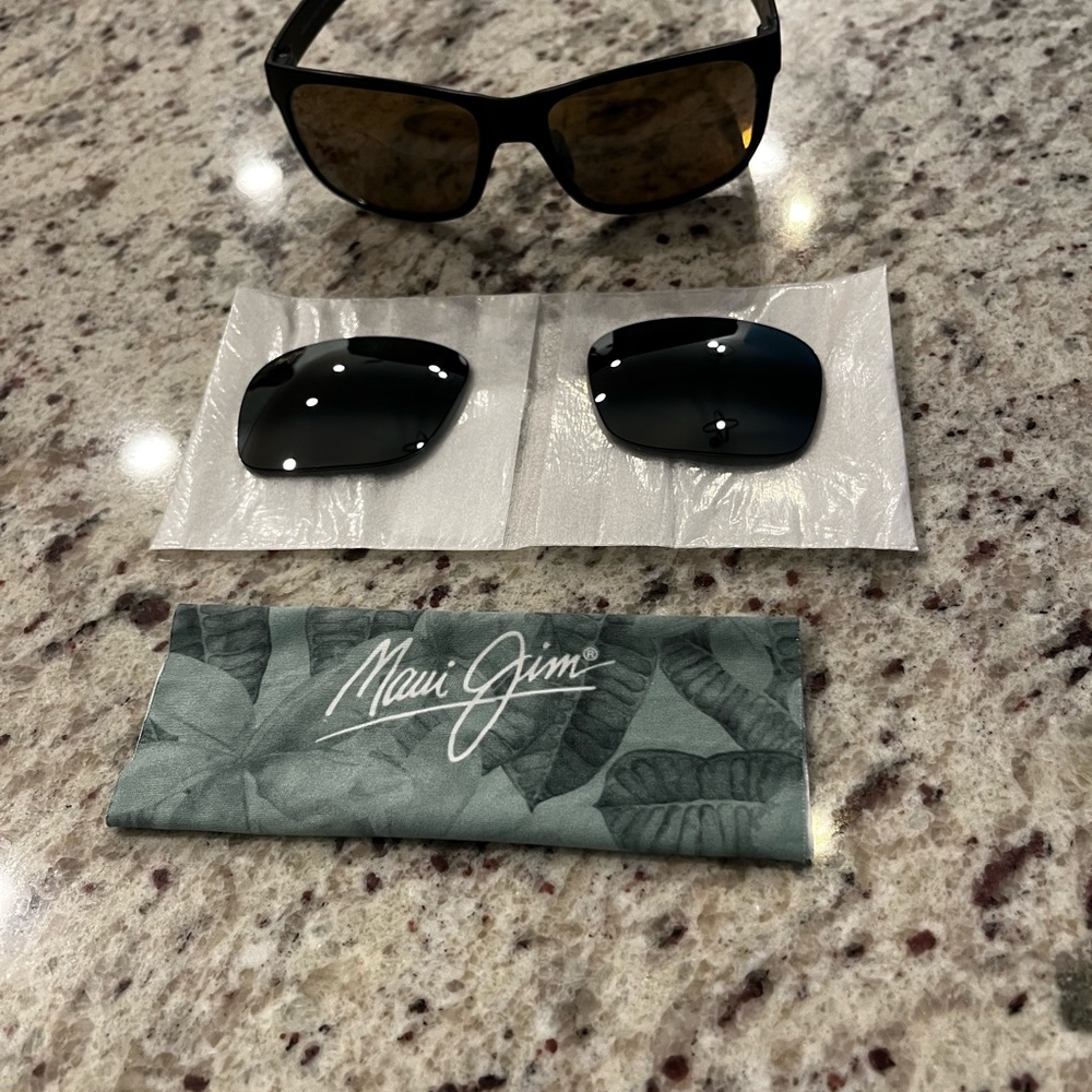 Authentic Maui Jim Red Sands polarized sunglasses with extra set of lenses.